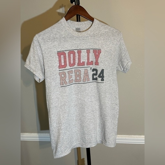 Dolly and Reba ‘24 Women’s Short Sleeve T-Shirt Size: Small - Picture 1 of 3